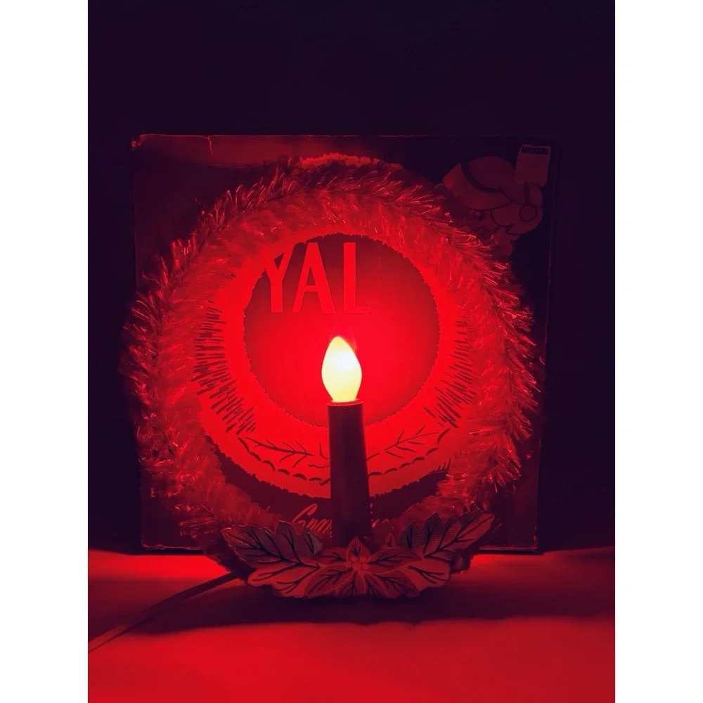 Vintage Royal Electric Wreath of Red Sparkling Cellophane Light Christmas Works!